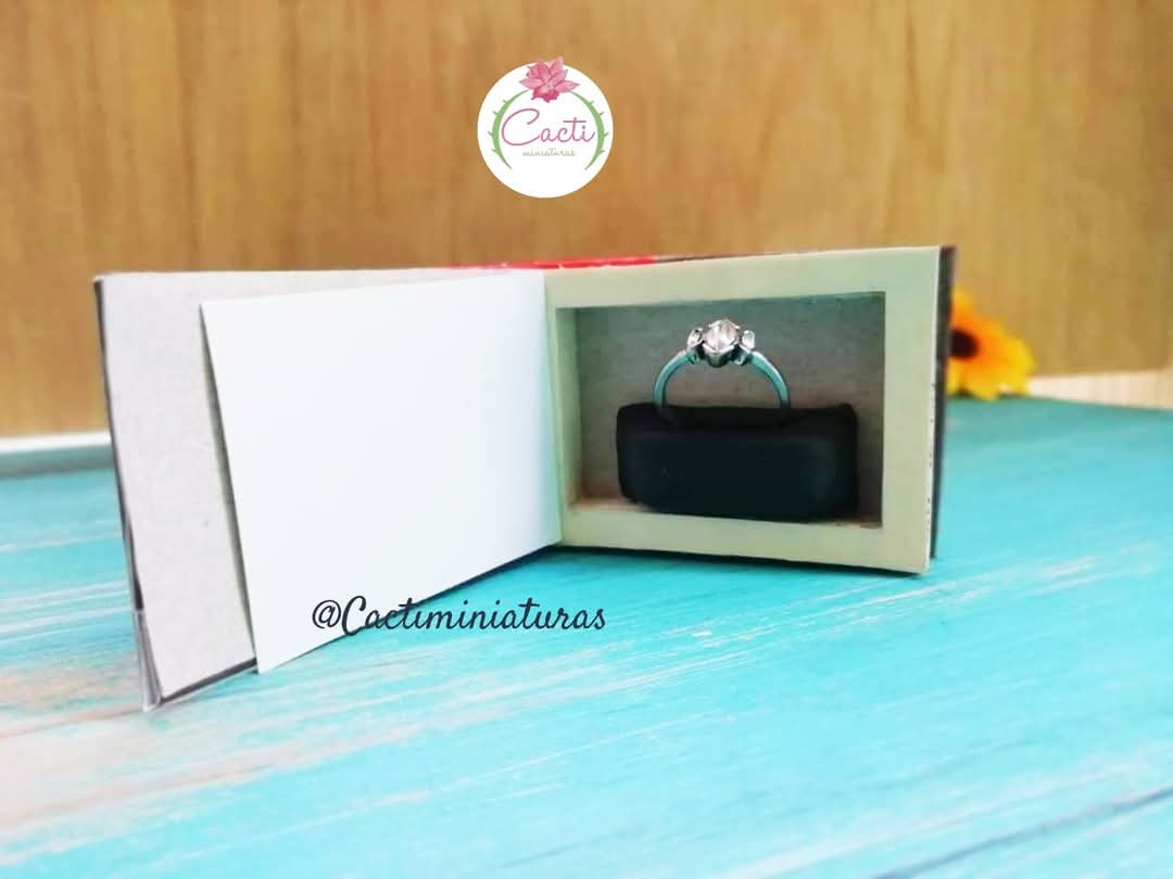 Cajita para anillo promesa"my adventure book" Up