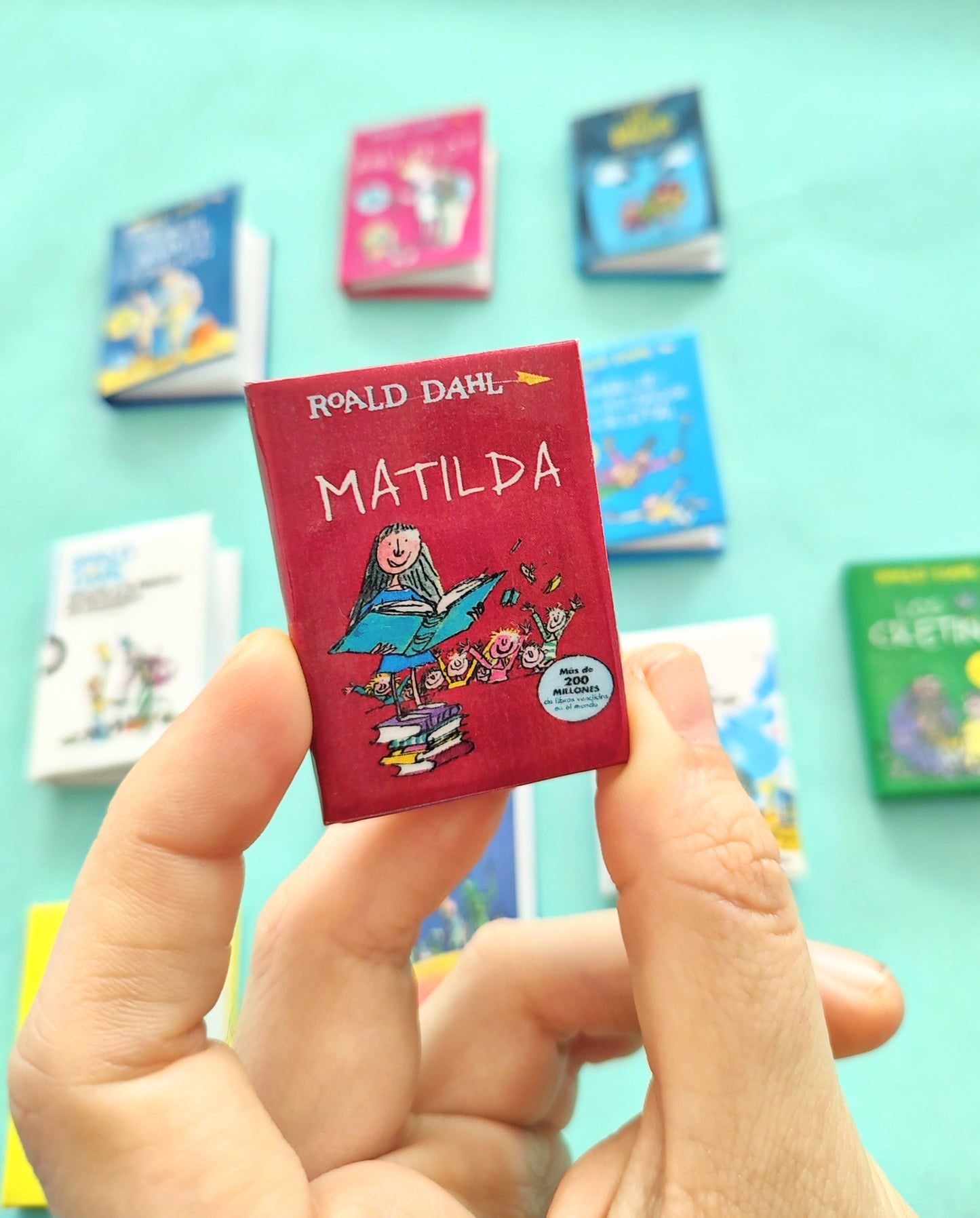 Llaveros de Minilibros Artesanales 10 piezas – Literatura General, Clásica, Juvenil