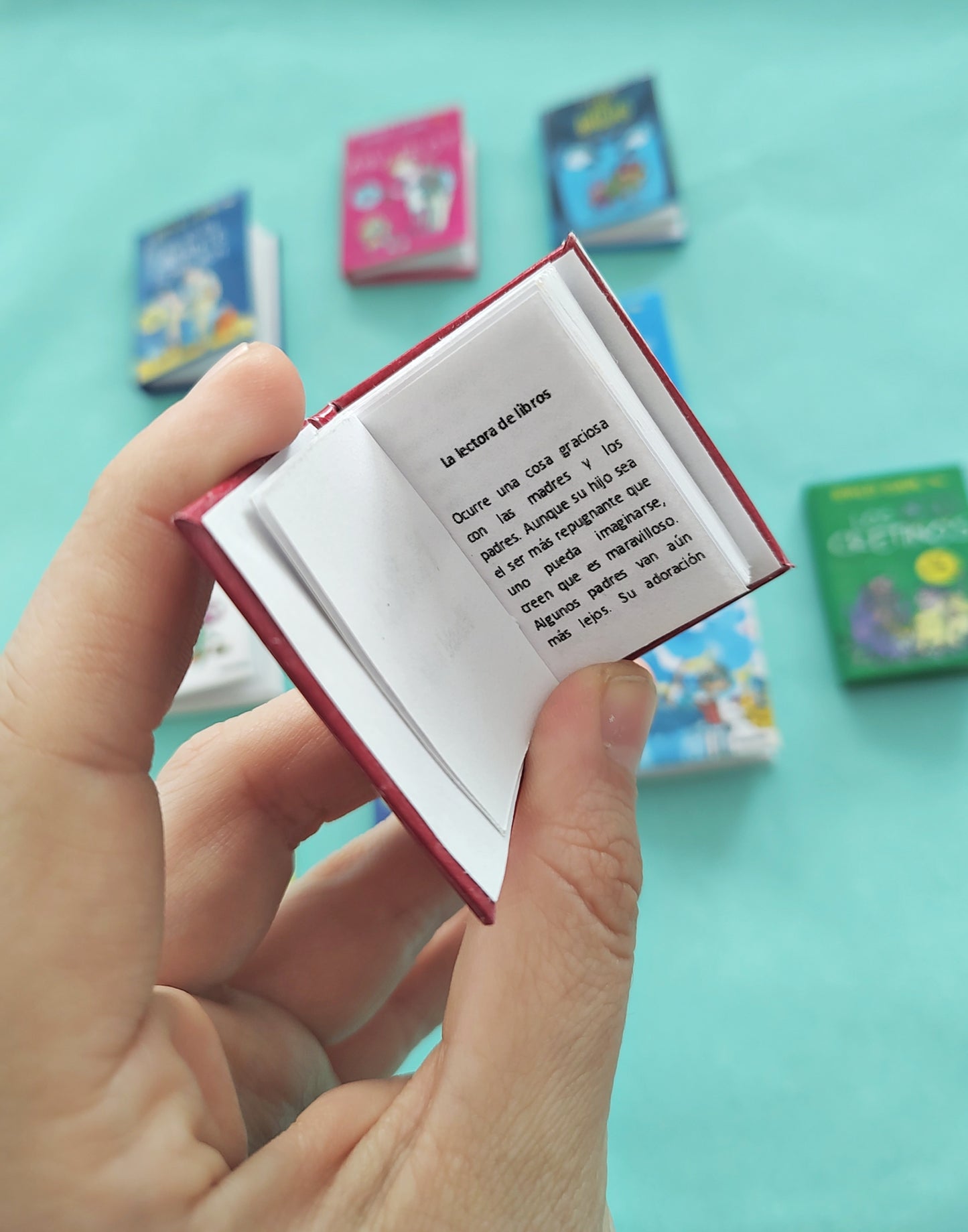 Llaveros de Minilibros Artesanales 10 piezas – Literatura General, Clásica, Juvenil